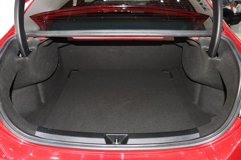 奔驰A级 2020款 A 200 L 运动轿车