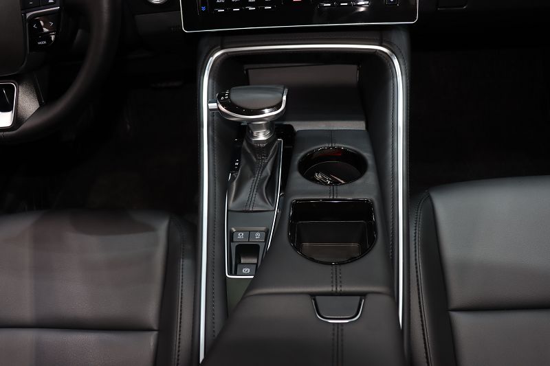 丰田 亚洲龙 2024款 2.0L 进取版