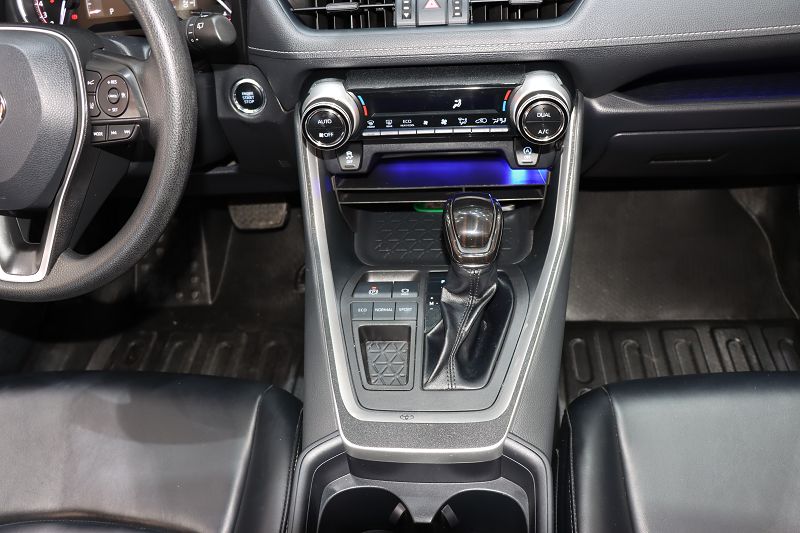 丰田 RAV4荣放 2022款 2.0L CVT两驱风尚版