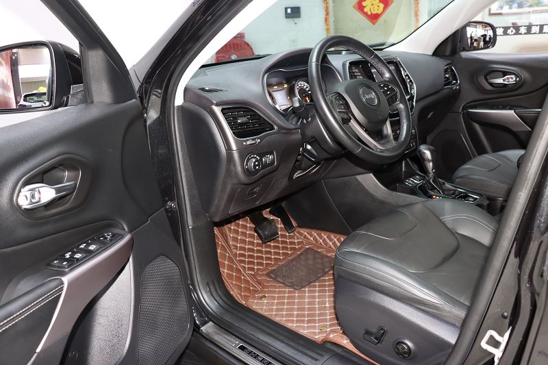 Jeep 自由光 2019款 2.0T 两驱智享版 国V