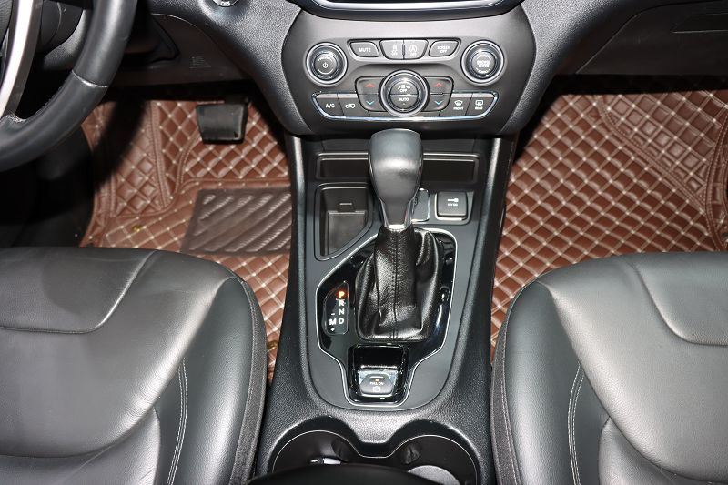 Jeep 自由光 2019款 2.0T 两驱智享版 国V