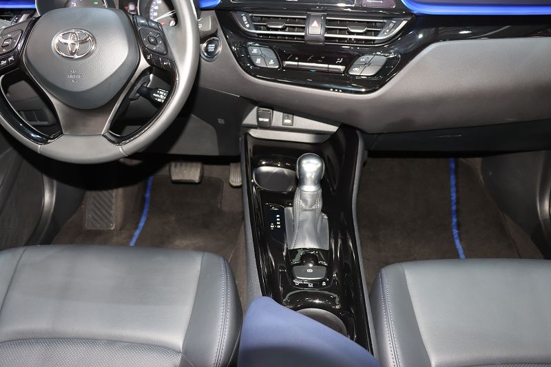 丰田C-HR 2021款 2.0L 豪华版