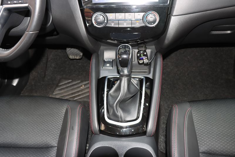 日产 逍客 19款 2.0L CVT豪华