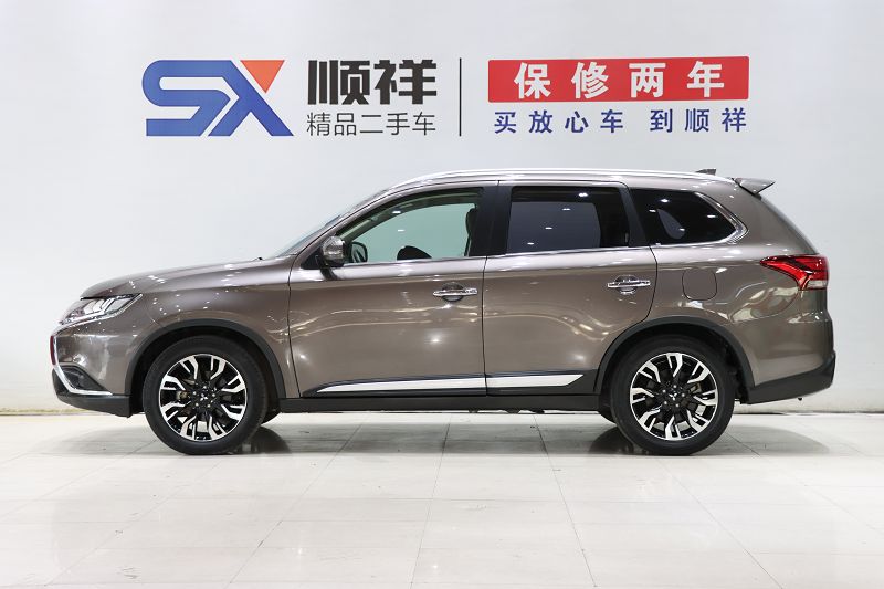 三菱 欧蓝德 2019款 2.4L 四驱致享版 5座 国VI