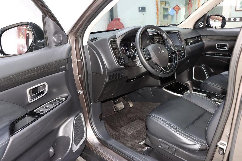 三菱 欧蓝德 2019款 2.4L 四驱致享版 5座 国VI