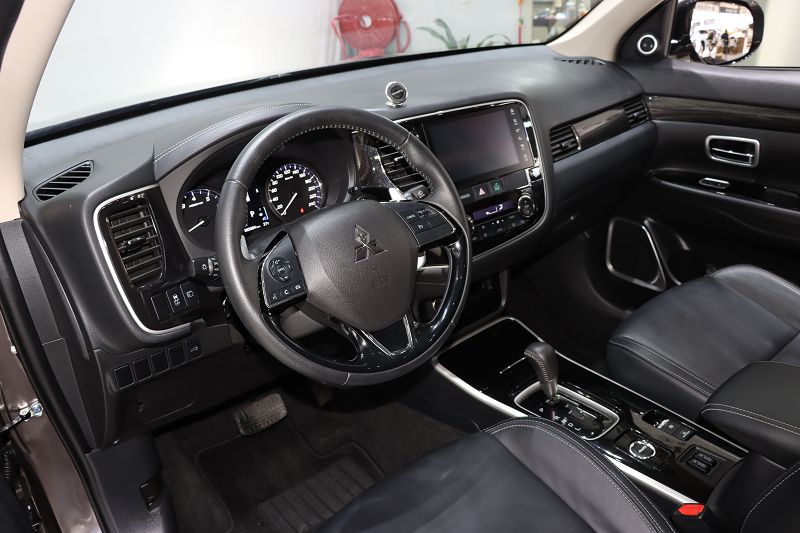 三菱 欧蓝德 2019款 2.4L 四驱致享版 5座 国VI