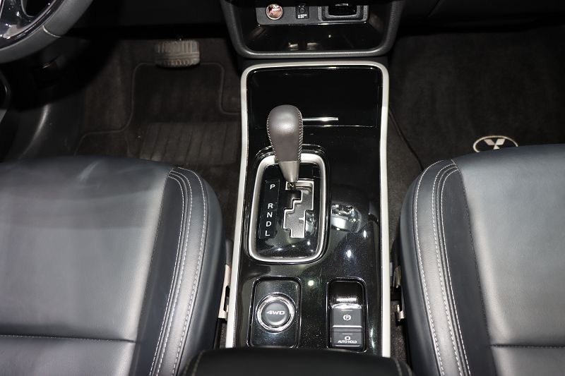 三菱 欧蓝德 2019款 2.4L 四驱致享版 5座 国VI