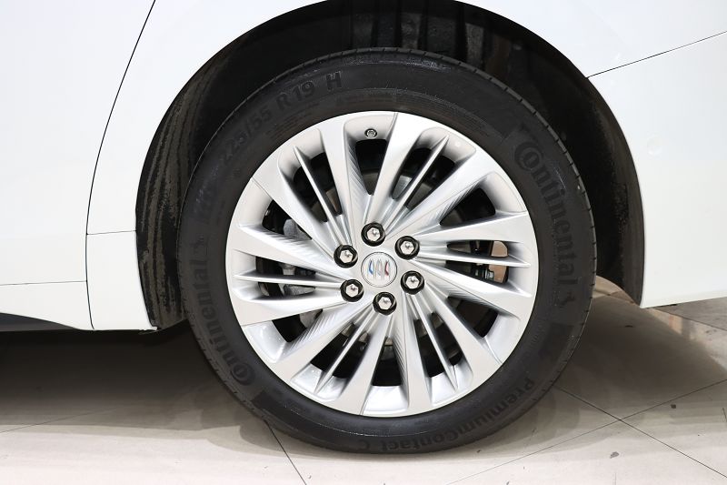 别克 世纪 2023款 2.0T 七座蕴世版