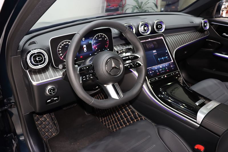 奔驰C级 2023款 C 260 L 运动版