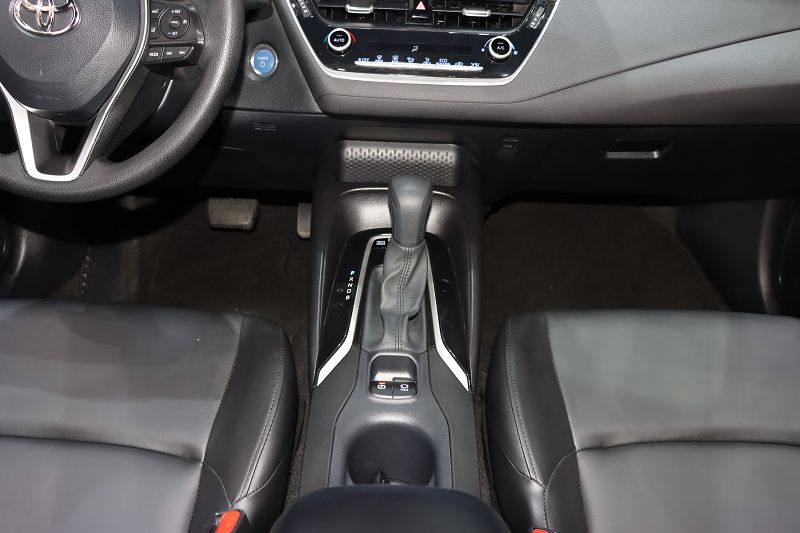 丰田雷凌 2021款 双擎 1.8H E-CVT豪华版