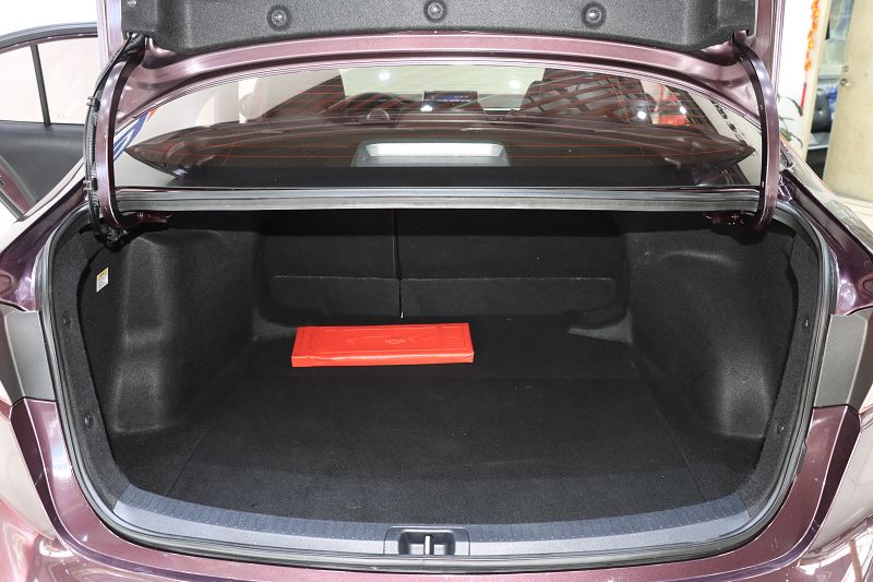 丰田雷凌 2021款 双擎 1.8H E-CVT豪华版