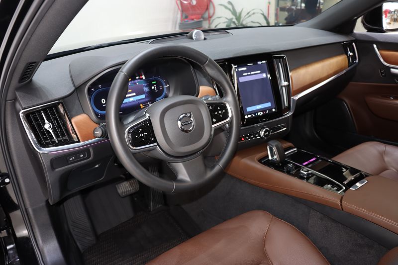 沃尔沃S90插电式混动 2024款 插电式混动 四驱长续航智逸豪华版