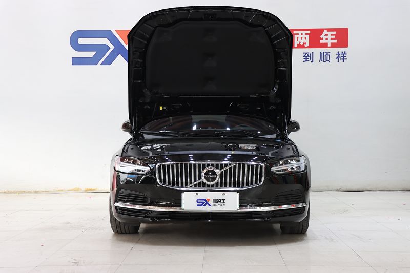 沃尔沃S90插电式混动 2024款 插电式混动 四驱长续航智逸豪华版