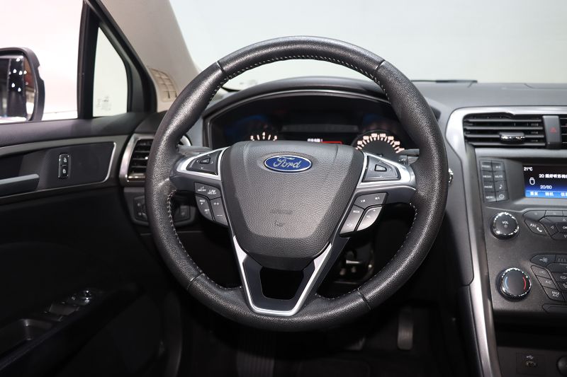 福特 蒙迪欧 2018款 EcoBoost 180 智控时尚型 国VI