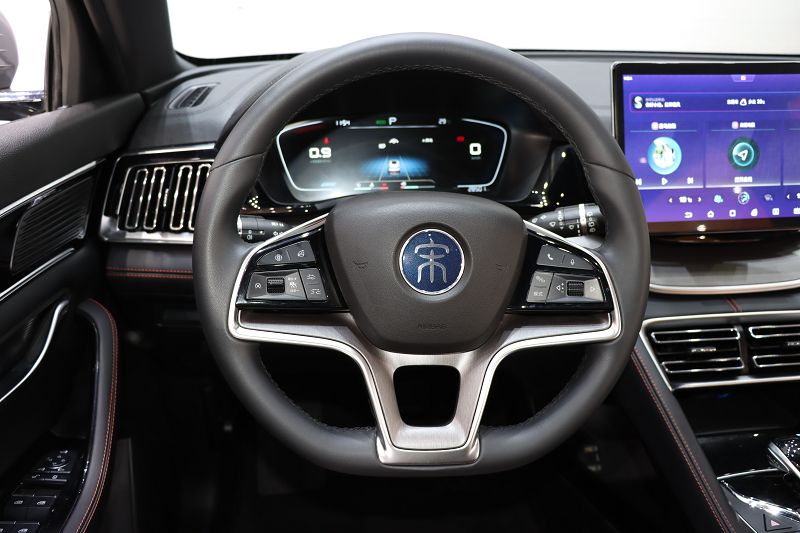 比亚迪 宋PLUS 2020款 1.5T 自动尊贵型