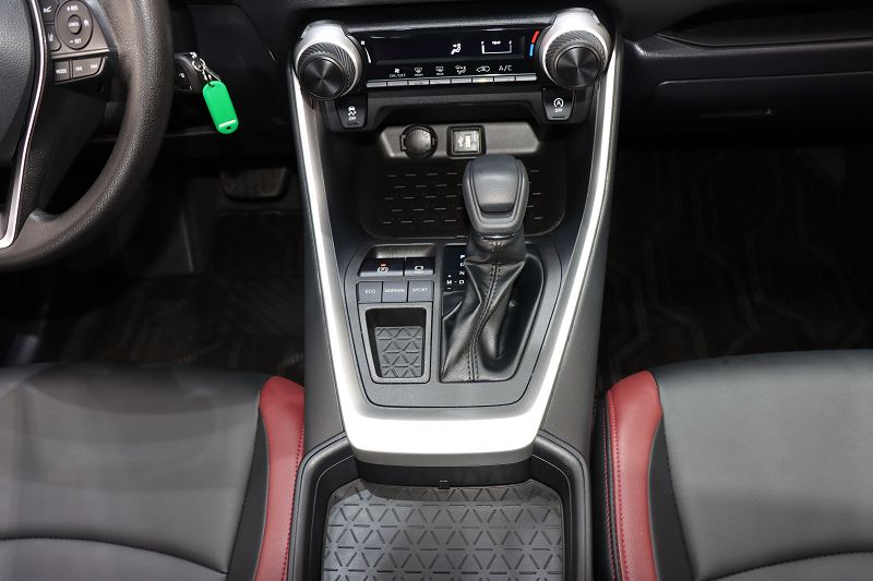 丰田 RAV4荣放 2023款 2.0L CVT两驱都市版