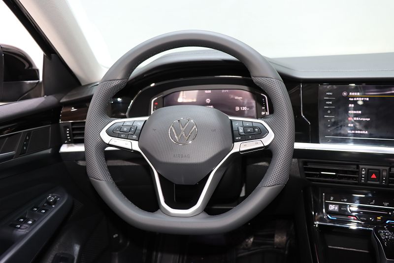 大众 帕萨特 2025款 出众款 380TSI 龙腾版