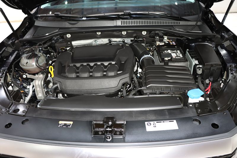 大众 帕萨特 2025款 出众款 380TSI 龙腾版