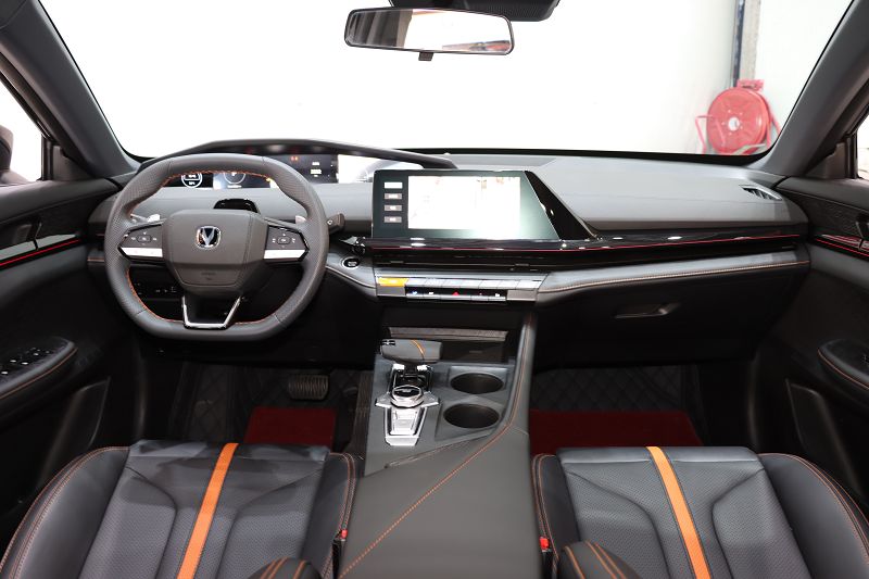 长安UNI-V 2024款 1.5T 尊贵型