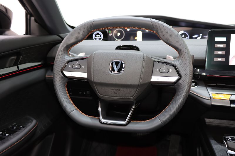 长安UNI-V 2024款 1.5T 尊贵型