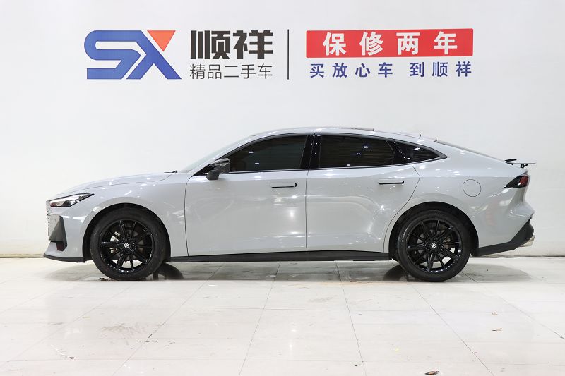 长安UNI-V 2022款 1.5T 尊贵型