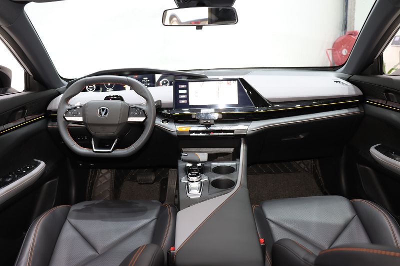 长安UNI-V 2022款 1.5T 尊贵型