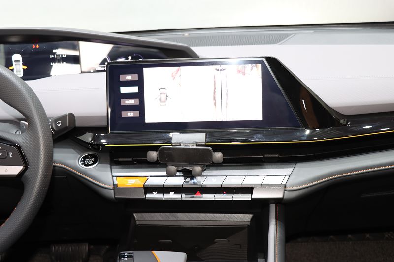 长安UNI-V 2022款 1.5T 尊贵型