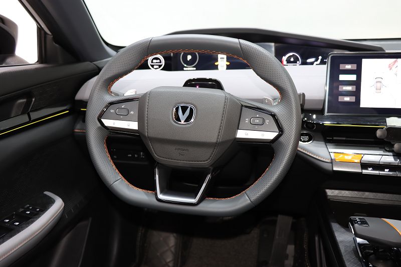 长安UNI-V 2022款 1.5T 尊贵型