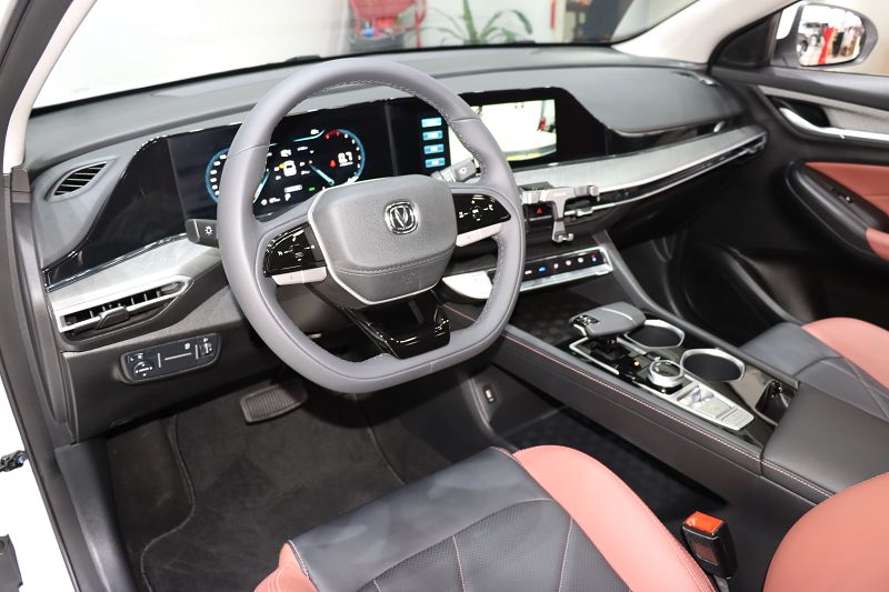 长安 逸动 2023款 畅享版 PLUS 蓝鲸NE 1.4T GDI DCT尊贵版