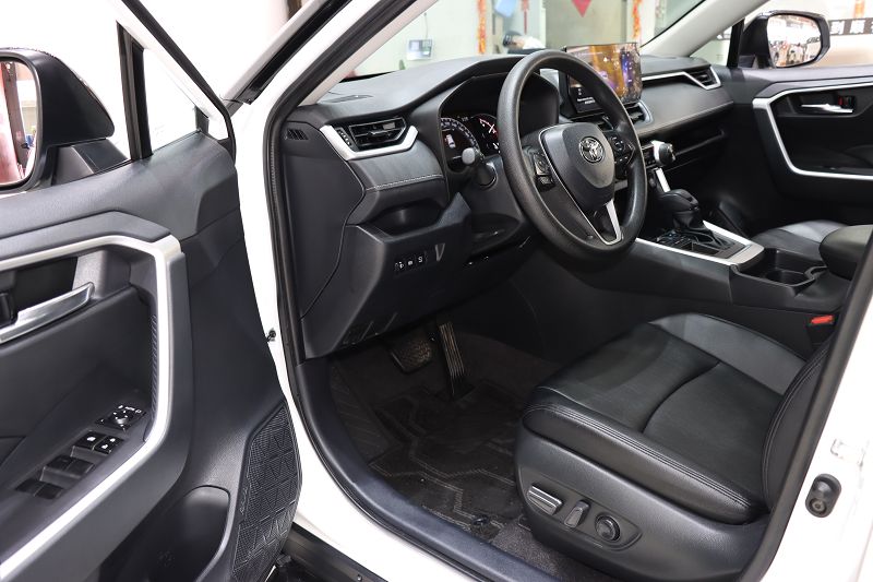 丰田 RAV4荣放 2023款 2.0L CVT两驱风尚版