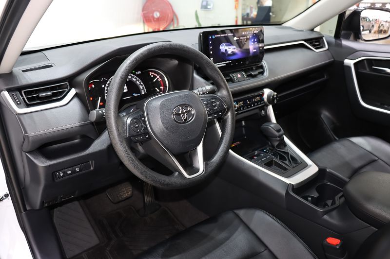 丰田 RAV4荣放 2023款 2.0L CVT两驱风尚版