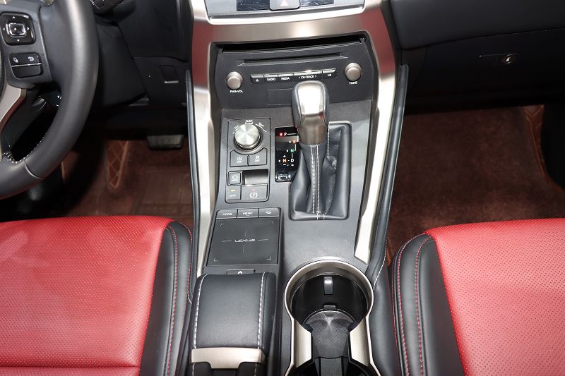 雷克萨斯NX 2020款 200 前驱 锋行版 国VI
