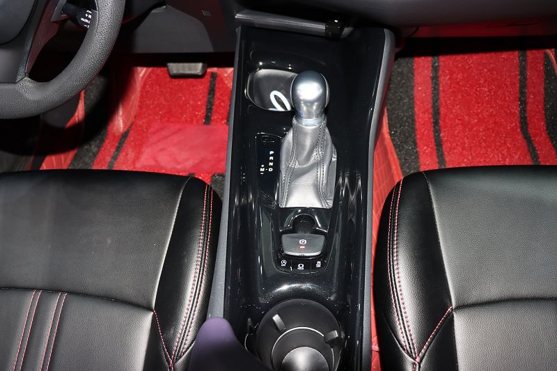 丰田C-HR 2018款 2.0L 领先版 国VI