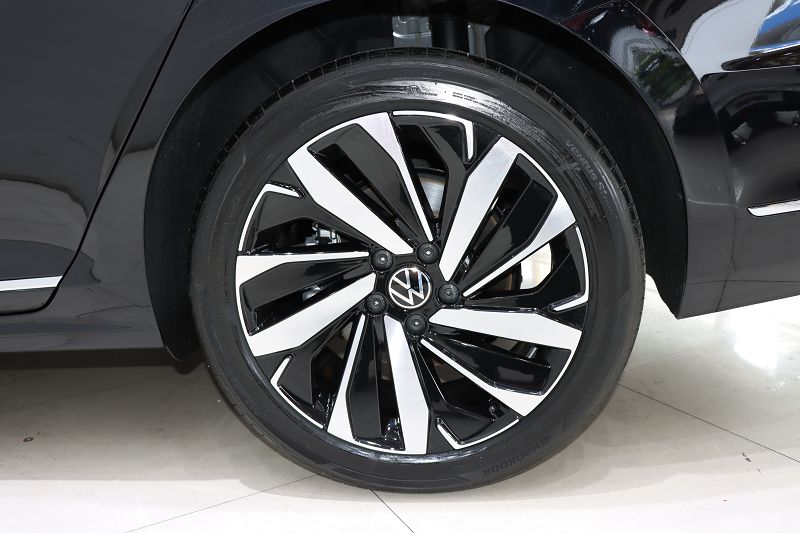大众 帕萨特 2024款 330TSI 精英版