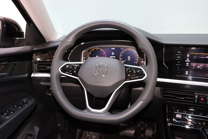 大众 帕萨特 2024款 330TSI 精英版