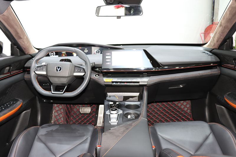 长安UNI-V 2022款 1.5T 运动版