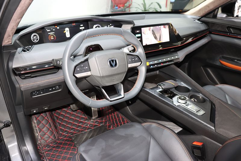 长安UNI-V 2022款 1.5T 运动版