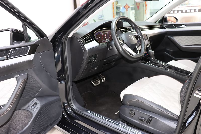 大众 迈腾 2023款 200万辆纪念版 330TSI DSG豪华型