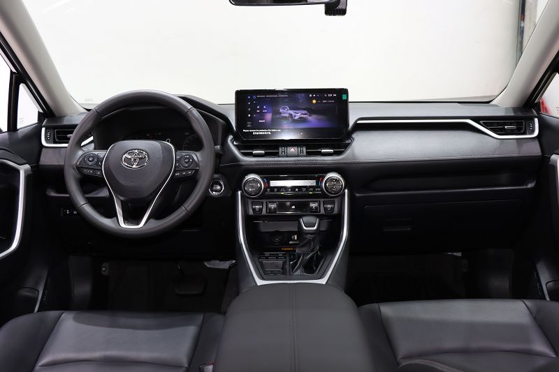 丰田 RAV4荣放 2023款 2.0L CVT两驱风尚Plus版