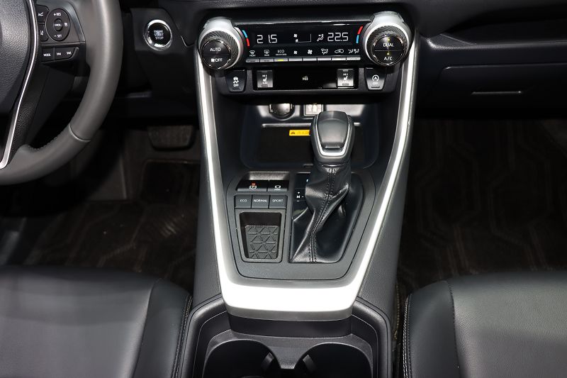 丰田 RAV4荣放 2023款 2.0L CVT两驱风尚Plus版