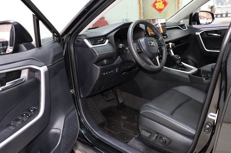 丰田 RAV4荣放 2023款 2.0L CVT两驱风尚Plus版