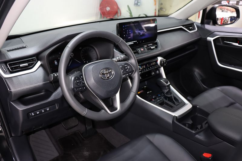丰田 RAV4荣放 2023款 2.0L CVT两驱风尚Plus版