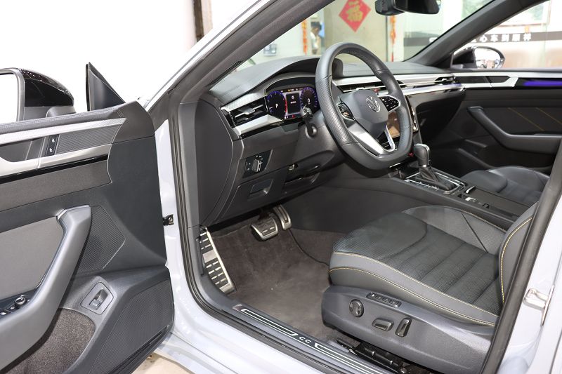 一汽-大众CC 2023款 380TSI 夺目版