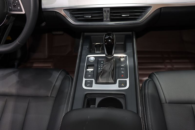 比亚迪 唐 2019款 2.0T 自动智联尊贵型 7座 国VI