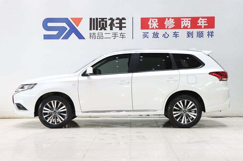 三菱欧蓝德 2021款 改款 2.0L 两驱畅行版 5座