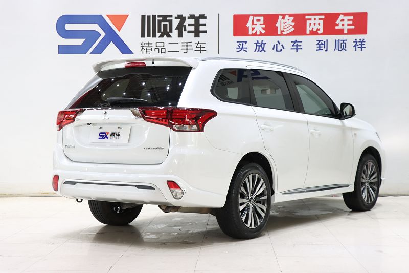 三菱欧蓝德 2021款 改款 2.0L 两驱畅行版 5座