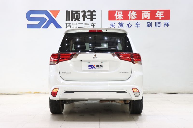 三菱欧蓝德 2021款 改款 2.0L 两驱畅行版 5座