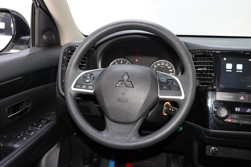 三菱欧蓝德 2021款 改款 2.0L 两驱畅行版 5座