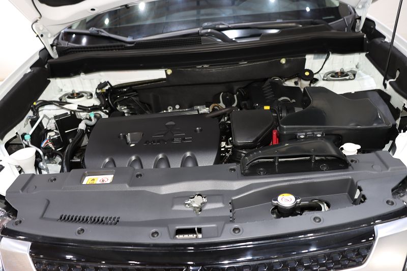 三菱欧蓝德 2021款 改款 2.0L 两驱畅行版 5座