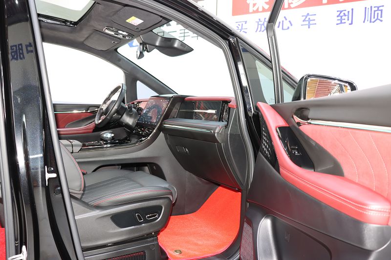 传祺M8 2023款 宗师系列 400T 至尊版